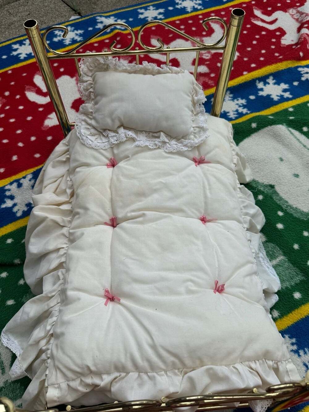 Pleasant Company American Girl Samantha Victorian Brass Bed with Quilt and Pillo